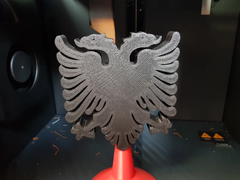 Alb. Adler auf Ständer