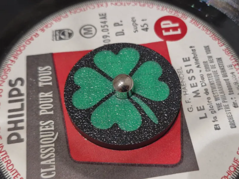 Vinyl Adapter 45 RPM (7") Four-leaf clover