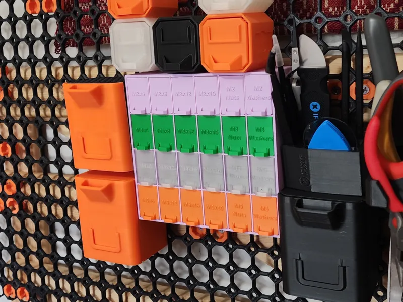 Multiboard-Compatible M-Screw Organizer