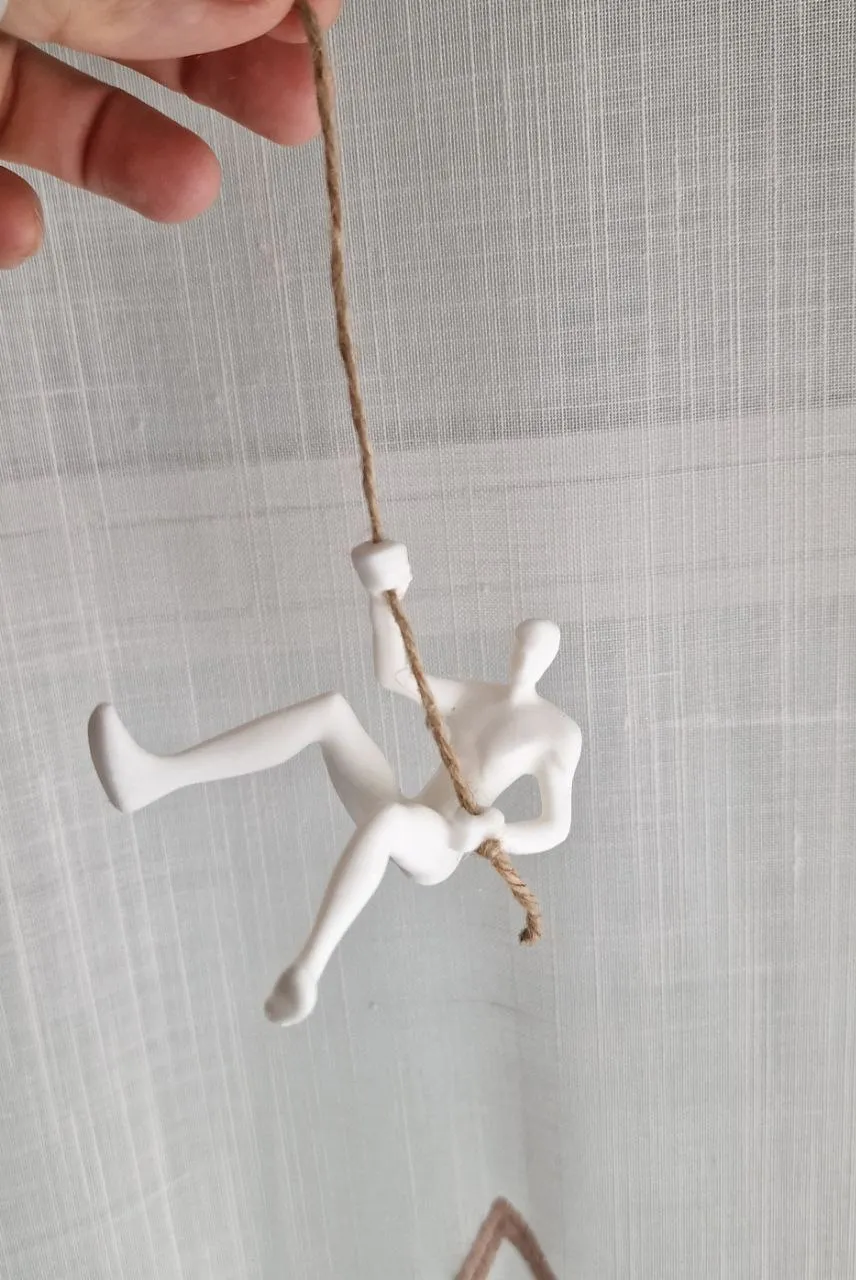Sculpture of a man with a rope Escalador - Free 3D Print Model - MakerWorld