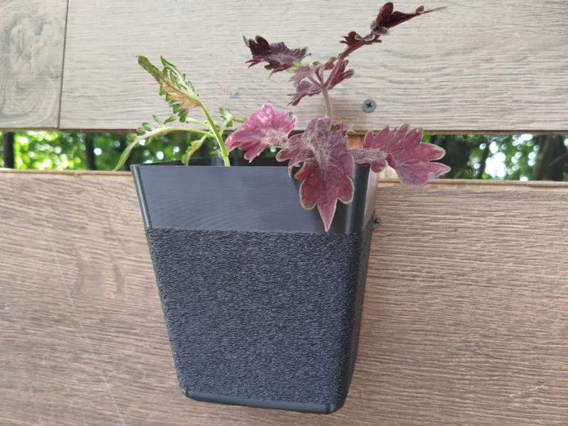 Hanging flower pot