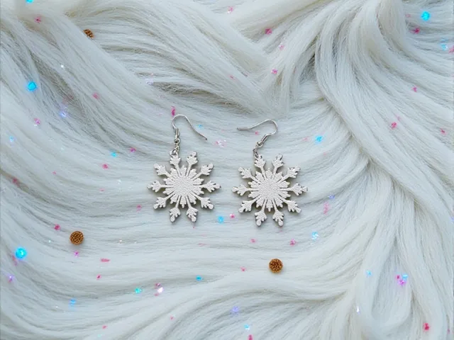 Roundish snowflake earrings