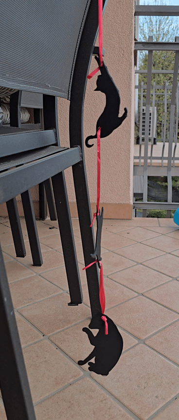 Cat Chain Spinner – Playful Kinetic Hanging Cats