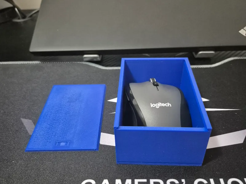 Box with sliding lid