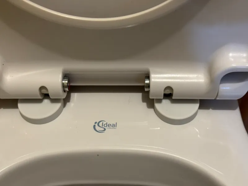 Toilet seat hinge cover