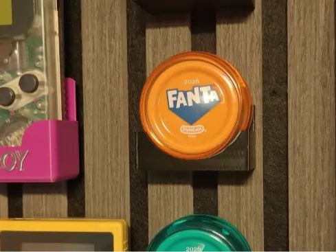 Yo-yo holder for acoustic panels