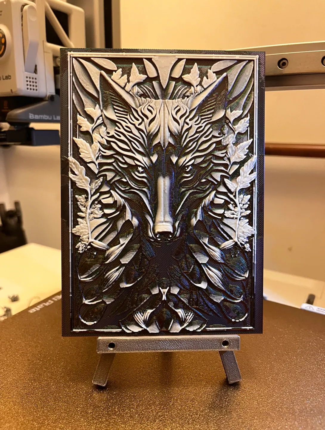 Loup en relief bicolore — HueForge