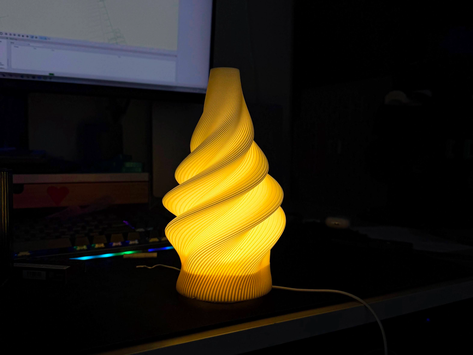 Lumina Swirl - Parametric Organic Lamp (LED Kit)