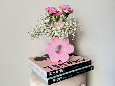 Flower-shaped vase