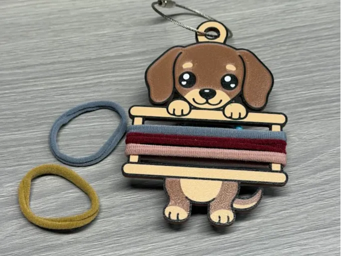 Accesorio para sujetar ligas de cabello: Dachshund Hair Tie Holder Keychain. Referencia del modelo original.