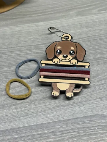 Accesorio para sujetar ligas de cabello: Dachshund Hair Tie Holder Keychain — vista de referencia 3