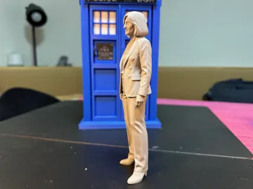 Figura decorativa: Kate Lethbridge-Stewart – Doctor Who 1:10 — vista de referencia 5