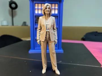 Figura decorativa: Kate Lethbridge-Stewart – Doctor Who 1:10 — vista de referencia 2