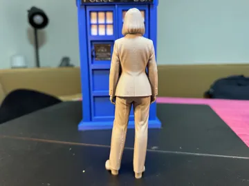 Figura decorativa: Kate Lethbridge-Stewart – Doctor Who 1:10 — vista de referencia 3