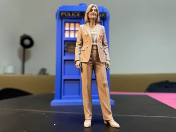 Figura decorativa: Kate Lethbridge-Stewart – Doctor Who 1:10 — vista de referencia 4