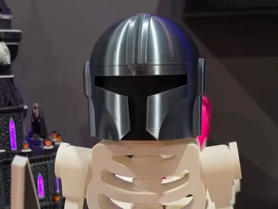 Mega Brick Skeleton Mandalorian Helmet