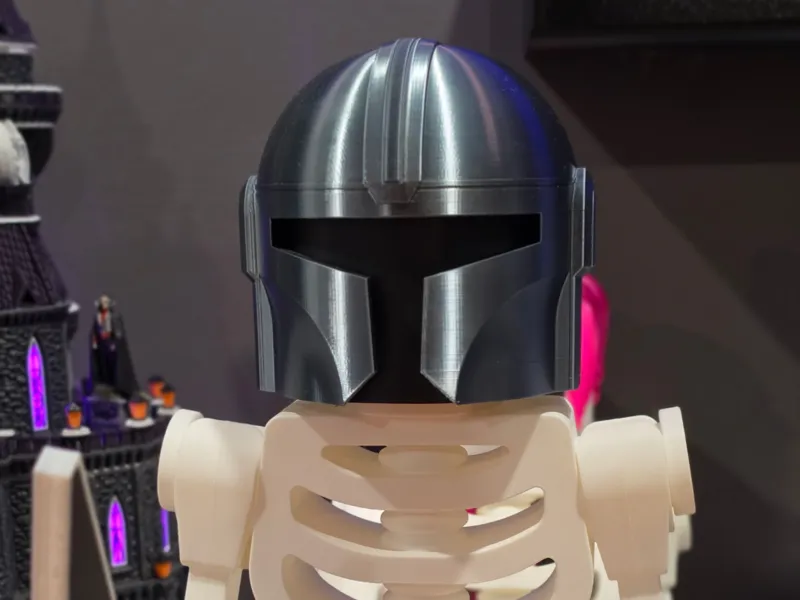Mega Brick Skeleton Mandalorian Helmet