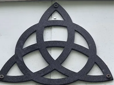 Triquestra knot with screw holes