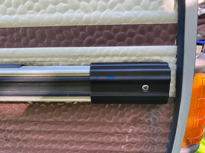 Caravan Hobby 390 (1997) caravan end rail