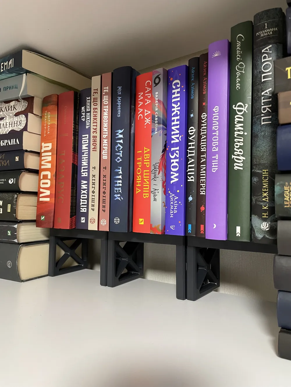 Book raiser for bookshelf - Free 3D Print Model - MakerWorld