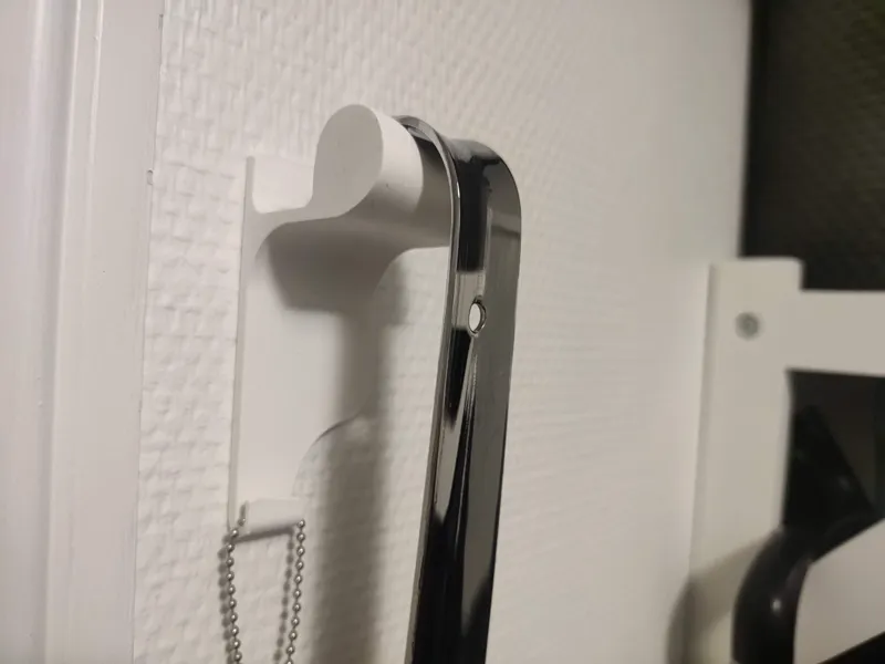 Shoe horn wall hanger