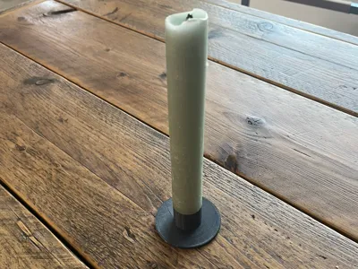 Simple candle holder