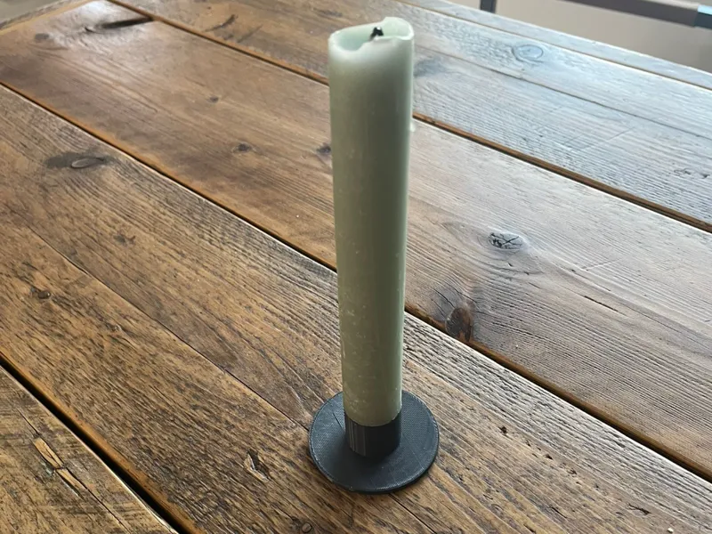 Simple candle holder