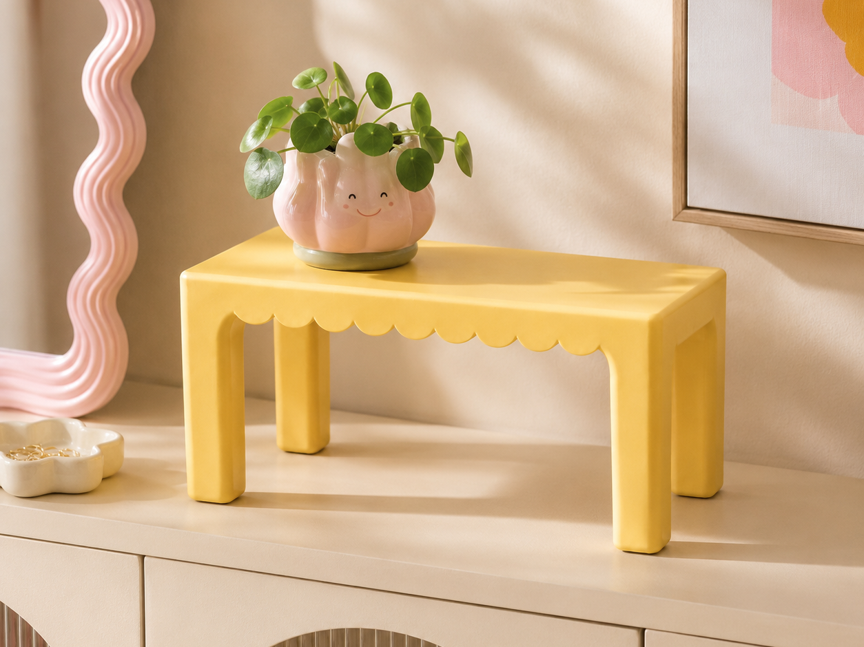 Kawaii Scalloped Mini Table