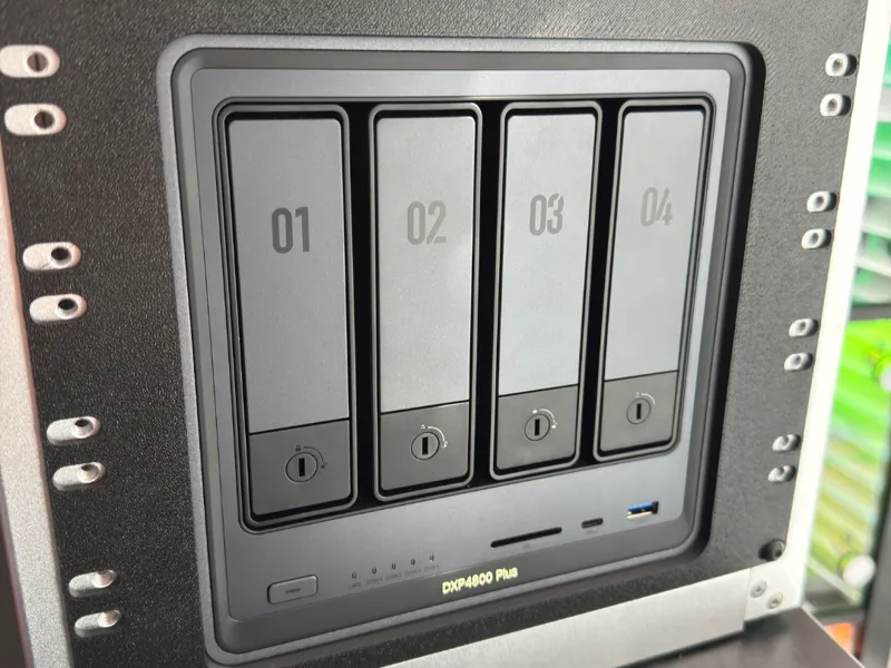 UGreen DXP4800 Plus 10" Rack Mount