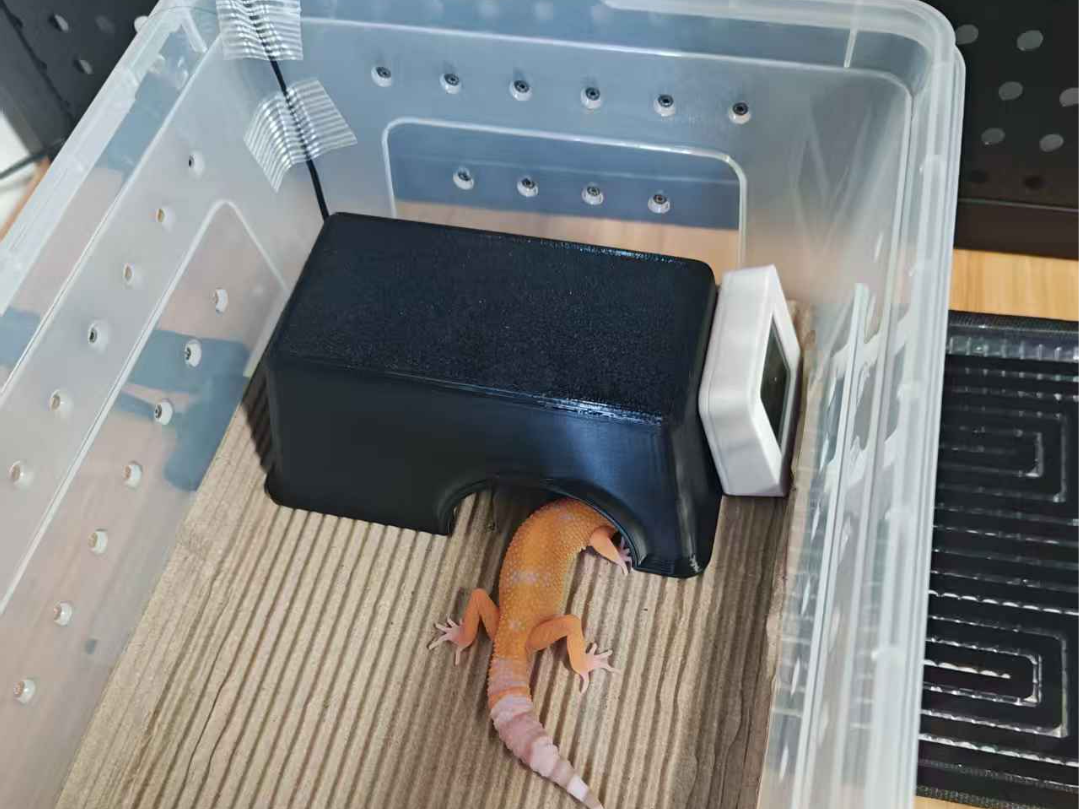 Miniatura 1 do modelo 3D 爬宠躲避（嵌入温度计）