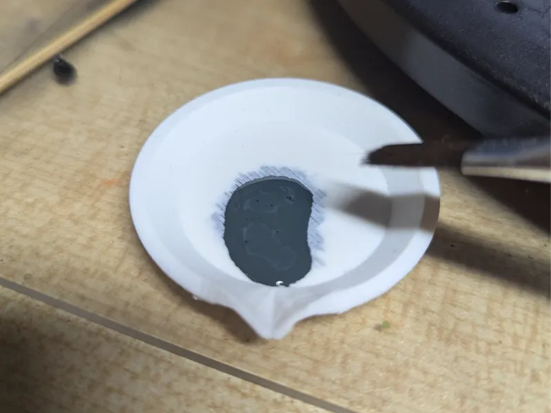 Paint mixing vase