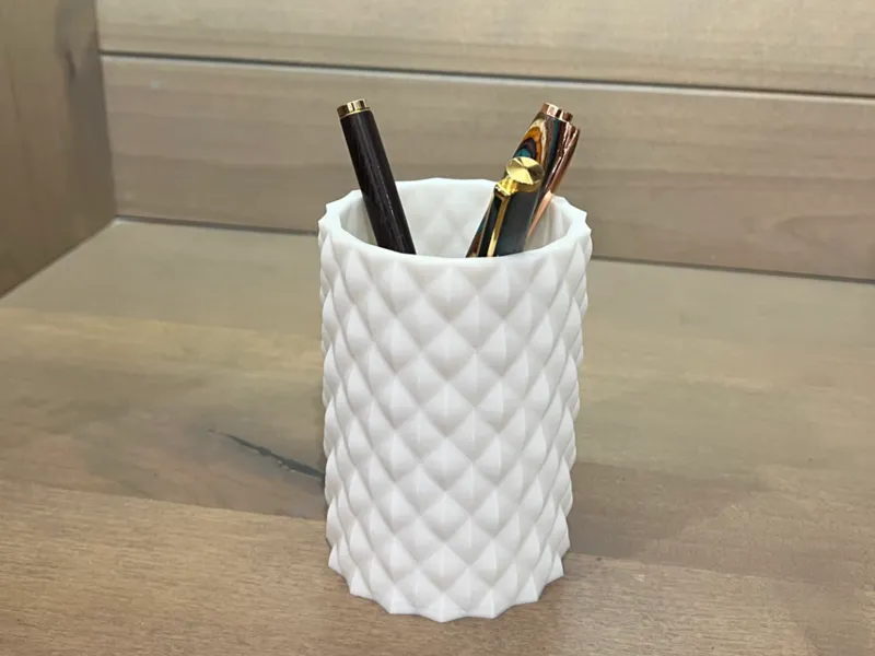Wavy textured pencil holder