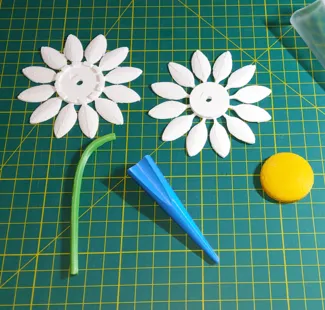 VW Vase and Daisy