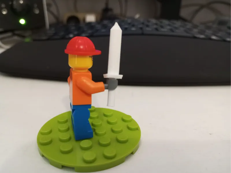 Small thick sword compatible with legos
