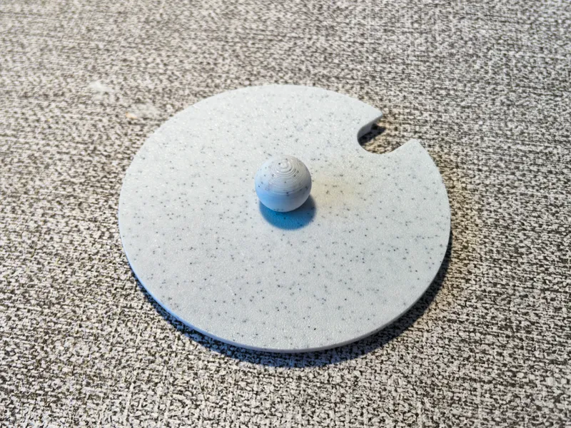 一个带吸管孔的杯盖