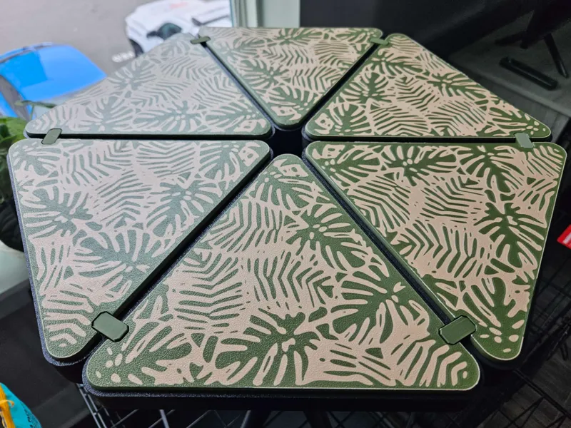 Top Plate with Leaves - Hexable Table by SMACKMAX