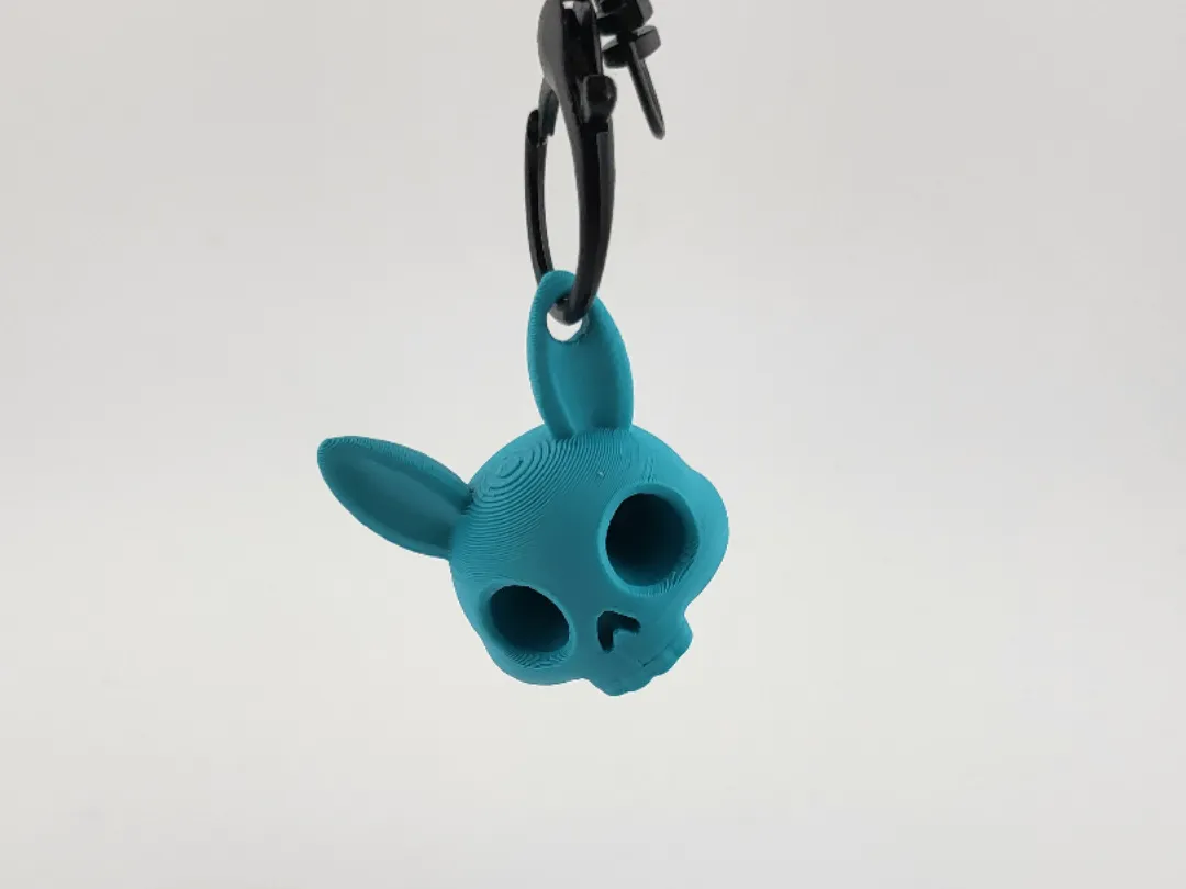 Blue Bunny Skull keychain keyring by Mad power MakerWorld: Download Free 3D Models - 3D model önizlemesi
