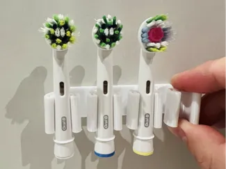 Toothbrush head holder for OralB