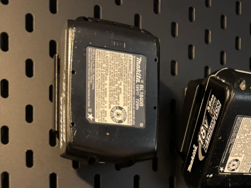Makita 18V LXT Battery Mount for Skadis