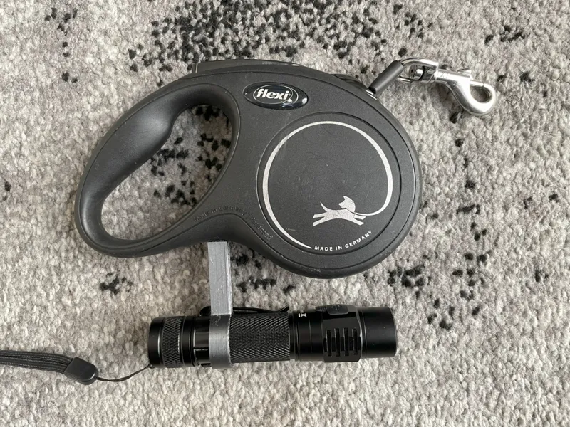 Flexi Dog Leash Flashlight Clip