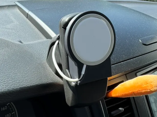 VW T5 MagSafe holder V2 for OEM hands free 