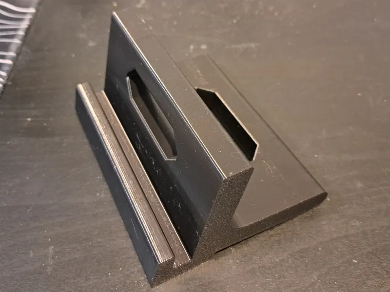 A beefy vertical stand for surface pro 5