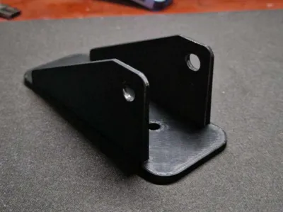 Wall adapter for vinyl car rollers