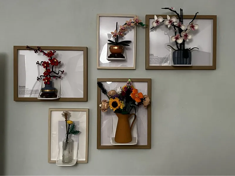 Bracket for building blocks Flowers in a frame