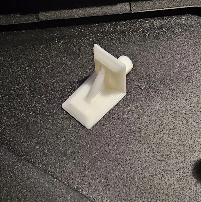 Shelf support pin