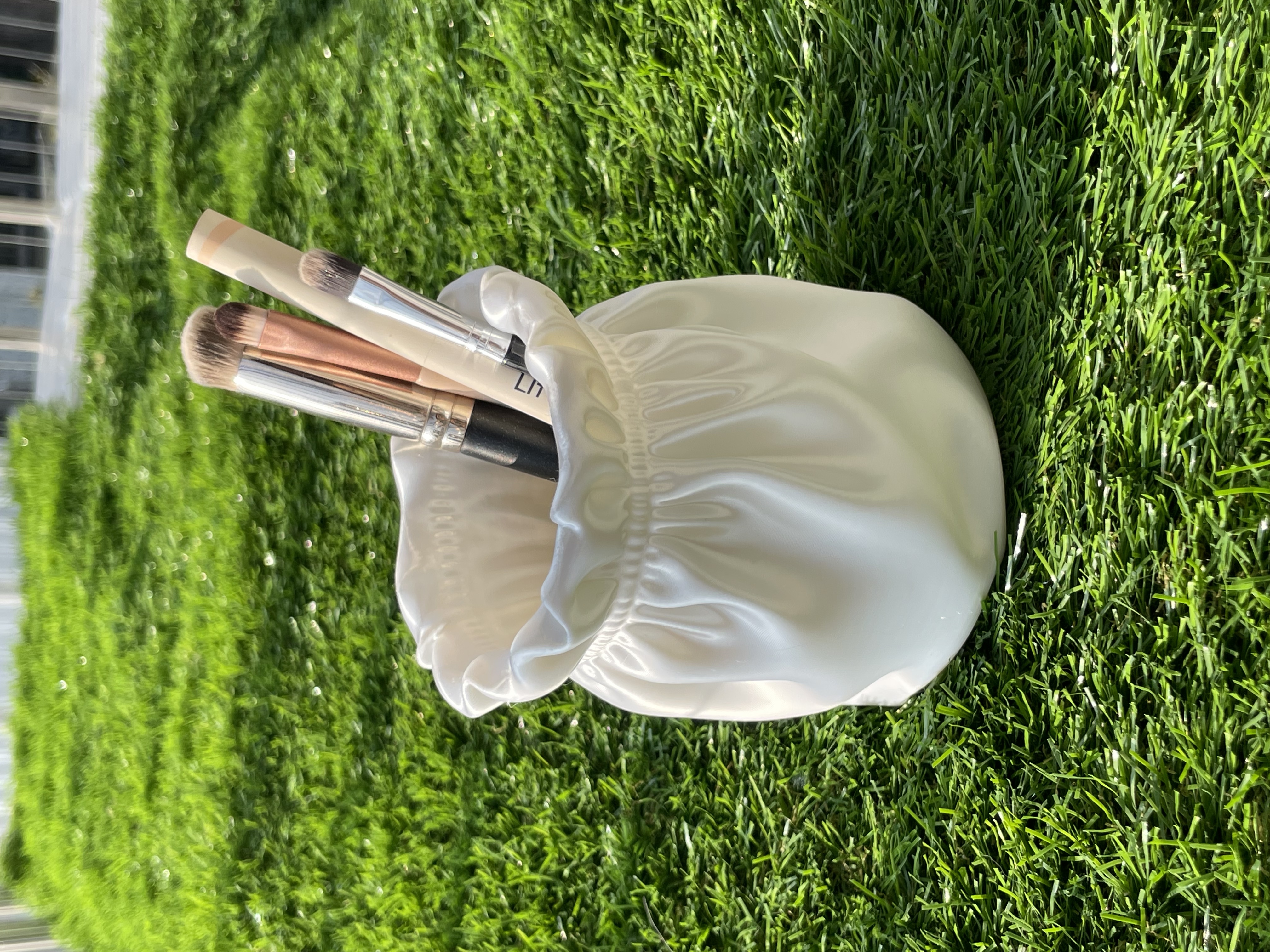 Miniatura 1 do modelo 3D 甜美丝绸布袋收纳筒