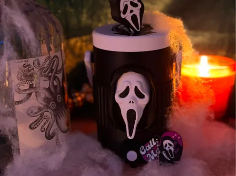 Soporte: Spooky Can Holder/Cooler — referencia de MakerWorld