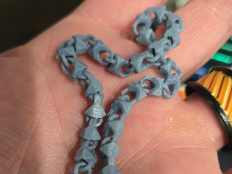 Bracelet articulated linked beads