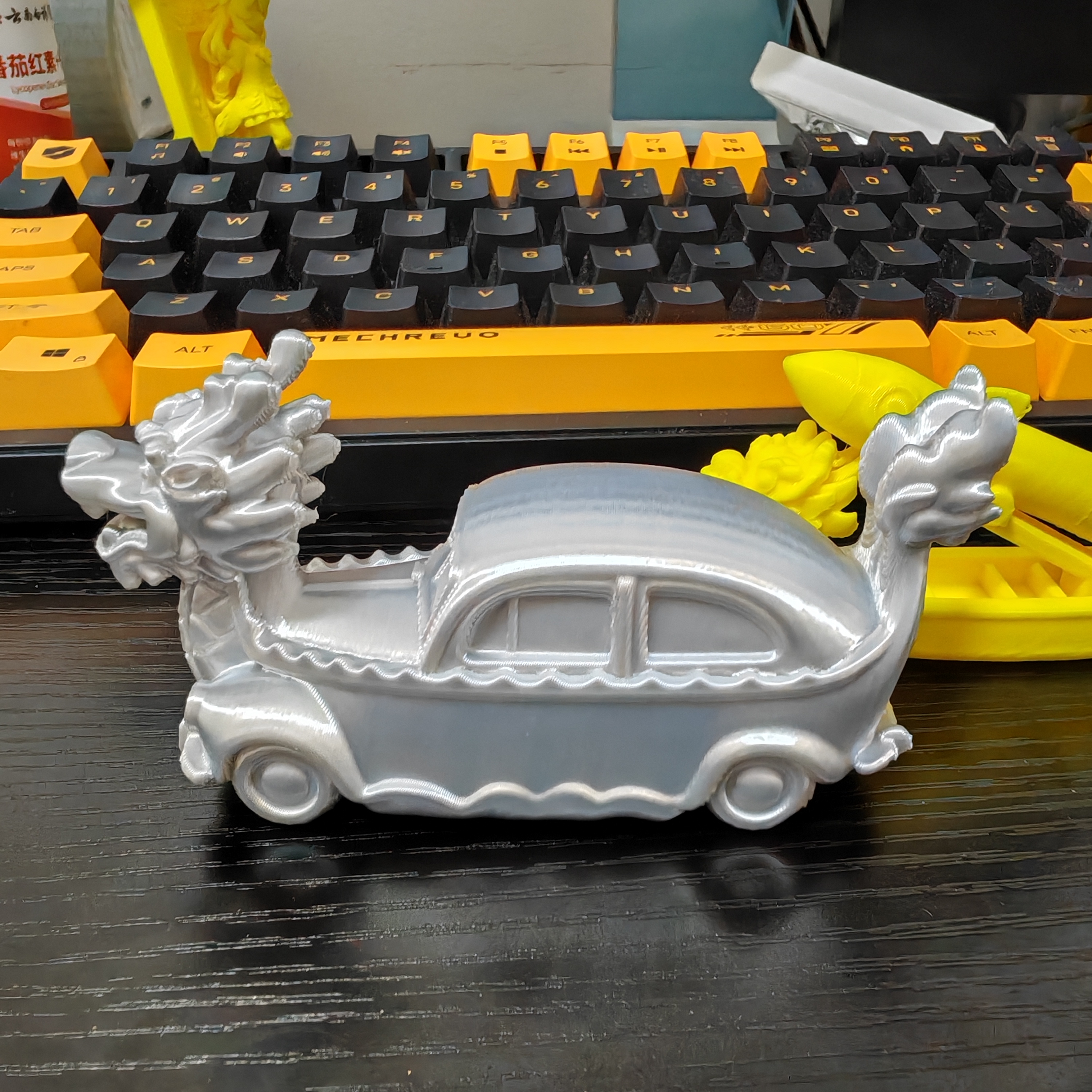 Miniatura 4 do modelo 3D 3个龙舟摆件，迷你大小，放大版本可以当花瓶笔筒