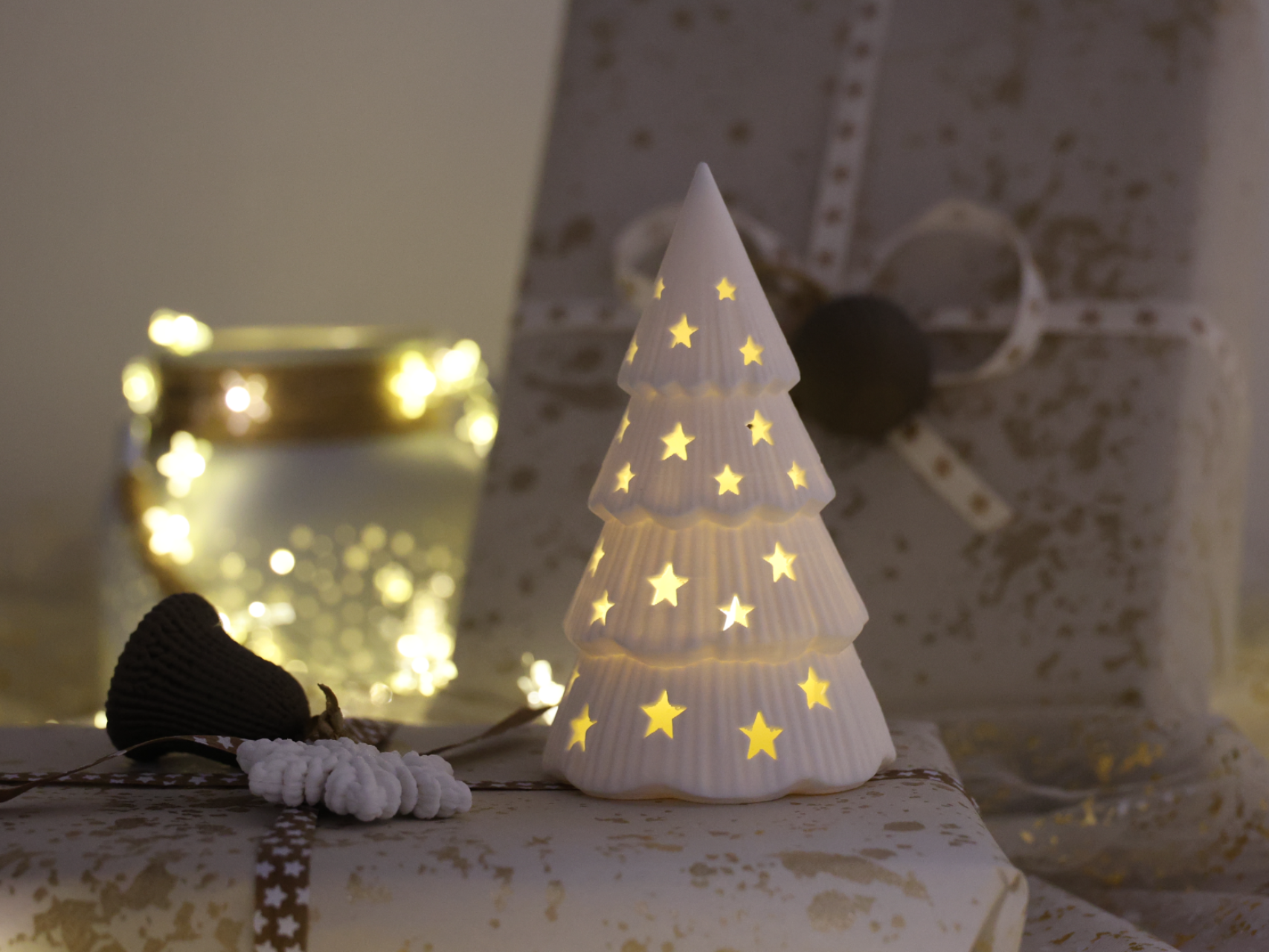 Christmas Tree with Star Windows & LED Tealight - 1